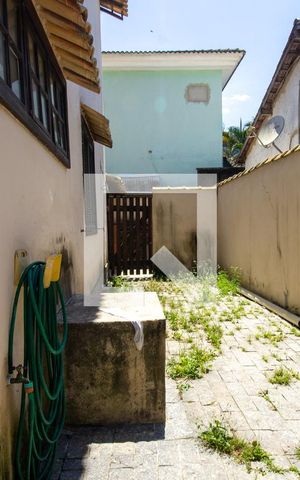 Casa à venda com 250m², 3 quartos e 3 vagas Casa à venda com 250m², 3 quartos e 3 vagasQuintal