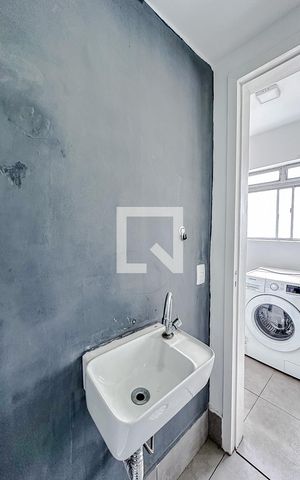 Apartamento à venda com 64m², 2 quartos e sem vagaBanheiro de serviço