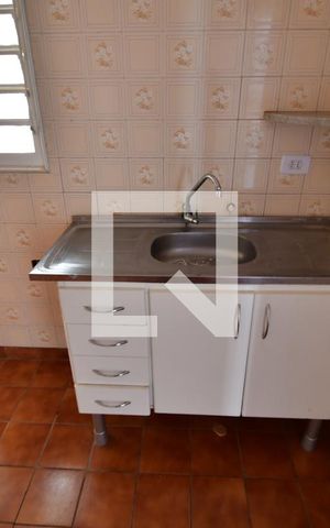 Casa para alugar com 80m², 2 quartos e 2 vagasCozinha