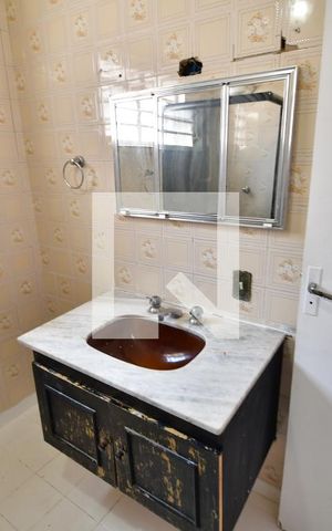 Casa para alugar com 80m², 2 quartos e 2 vagasBanheiro