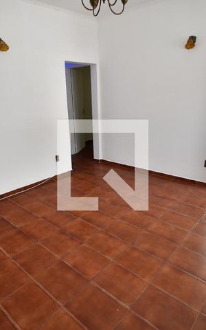 Casa para alugar com 80m², 2 quartos e 2 vagasSala