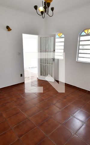 Casa para alugar com 80m², 2 quartos e 2 vagasSala