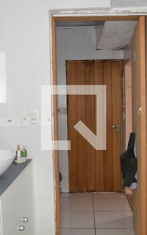 Casa à venda com 210m², 4 quartos e sem vagaBanheiro da Suíte 2