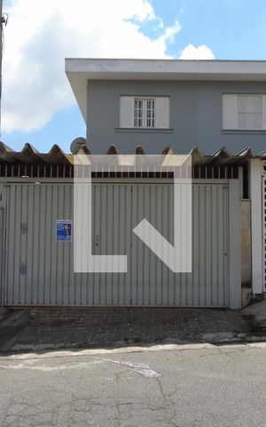 Casa para alugar com 170m², 3 quartos e 2 vagasFachada