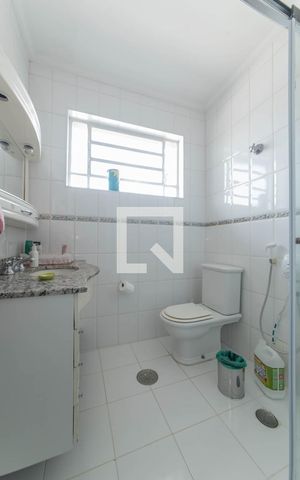 Casa para alugar com 170m², 3 quartos e 2 vagas Casa para alugar com 170m², 3 quartos e 2 vagasBanheiro Social