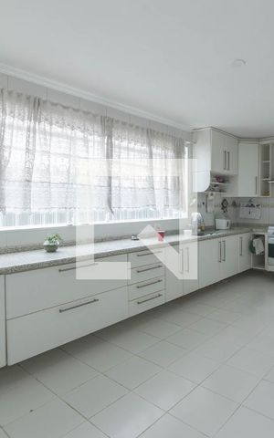 Casa para alugar com 170m², 3 quartos e 2 vagas Casa para alugar com 170m², 3 quartos e 2 vagasCozinha