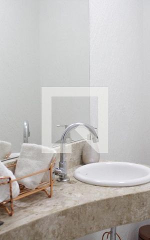 Casa de condomínio à venda com 174m², 3 quartos e 4 vagasBanheiro