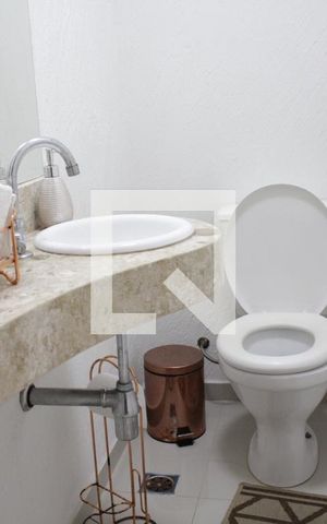Casa de condomínio à venda com 174m², 3 quartos e 4 vagasBanheiro