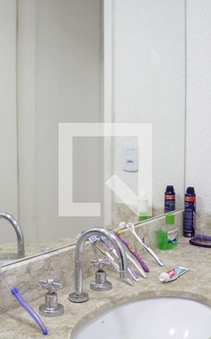 Casa de condomínio à venda com 174m², 3 quartos e 4 vagasBanheiro da Suíte 1