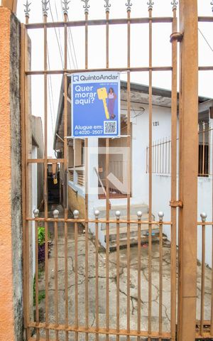Casa à venda com 100m², 4 quartos e 2 vagas Casa à venda com 100m², 4 quartos e 2 vagasFachada