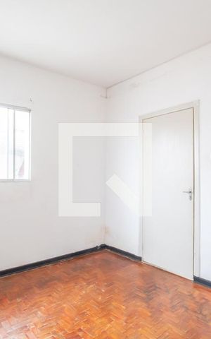 Casa à venda com 100m², 4 quartos e 2 vagas Casa à venda com 100m², 4 quartos e 2 vagasSala