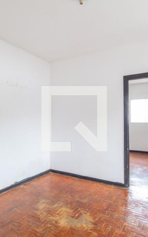 Casa à venda com 100m², 4 quartos e 2 vagas Casa à venda com 100m², 4 quartos e 2 vagasSala