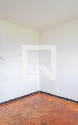 Casa à venda com 100m², 4 quartos e 2 vagas Casa à venda com 100m², 4 quartos e 2 vagasQuarto