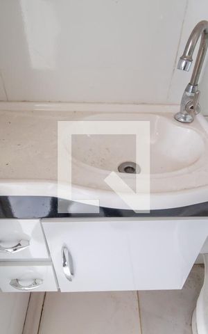 Casa à venda com 100m², 4 quartos e 2 vagas Casa à venda com 100m², 4 quartos e 2 vagasBanheiro