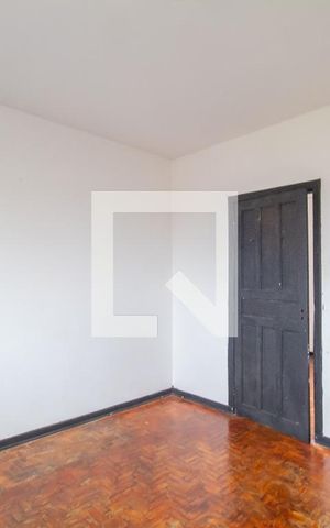 Casa à venda com 100m², 4 quartos e 2 vagas Casa à venda com 100m², 4 quartos e 2 vagasQuarto