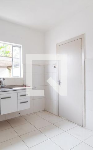 Casa à venda com 100m², 4 quartos e 2 vagas Casa à venda com 100m², 4 quartos e 2 vagasCozinha