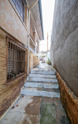 Casa à venda com 100m², 4 quartos e 2 vagas Casa à venda com 100m², 4 quartos e 2 vagasEntrada