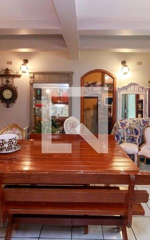 Casa à venda com 300m², 3 quartos e 5 vagas Casa à venda com 300m², 3 quartos e 5 vagasChurrasqueira