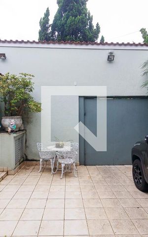 Casa à venda com 300m², 3 quartos e 5 vagas Casa à venda com 300m², 3 quartos e 5 vagasGaragem