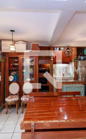 Casa à venda com 300m², 3 quartos e 5 vagas Casa à venda com 300m², 3 quartos e 5 vagasChurrasqueira