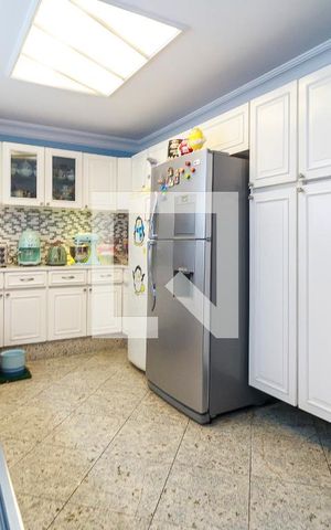 Casa à venda com 300m², 3 quartos e 5 vagas Casa à venda com 300m², 3 quartos e 5 vagasCozinha