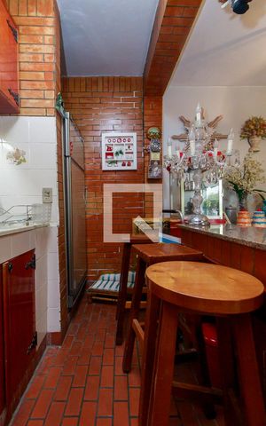 Casa à venda com 300m², 3 quartos e 5 vagas Casa à venda com 300m², 3 quartos e 5 vagasChurrasqueira