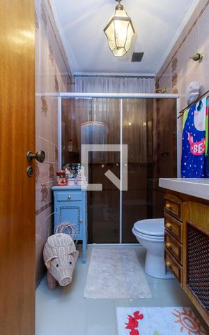 Casa à venda com 300m², 3 quartos e 5 vagas Casa à venda com 300m², 3 quartos e 5 vagasBanheiro 2