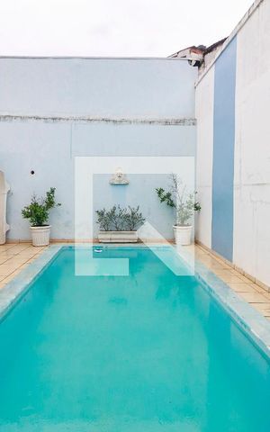 Casa à venda com 300m², 3 quartos e 5 vagas Casa à venda com 300m², 3 quartos e 5 vagasPiscina