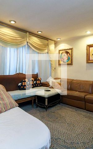 Casa à venda com 300m², 3 quartos e 5 vagas Casa à venda com 300m², 3 quartos e 5 vagasSala