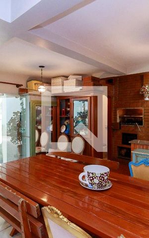 Casa à venda com 300m², 3 quartos e 5 vagas Casa à venda com 300m², 3 quartos e 5 vagasChurrasqueira