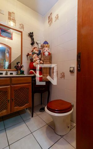 Casa à venda com 300m², 3 quartos e 5 vagas Casa à venda com 300m², 3 quartos e 5 vagasChurrasqueira - Banheiro