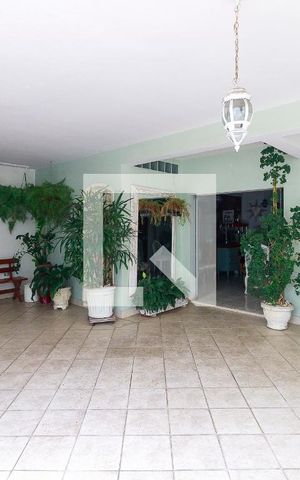 Casa à venda com 300m², 3 quartos e 5 vagas Casa à venda com 300m², 3 quartos e 5 vagasGaragem