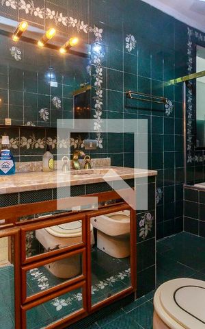 Casa à venda com 300m², 3 quartos e 5 vagas Casa à venda com 300m², 3 quartos e 5 vagasSuíte - Banheiro