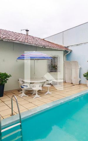 Casa à venda com 300m², 3 quartos e 5 vagas Casa à venda com 300m², 3 quartos e 5 vagasPiscina