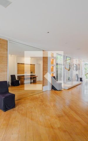 Casa à venda com 900m², 7 quartos e 8 vagasSala