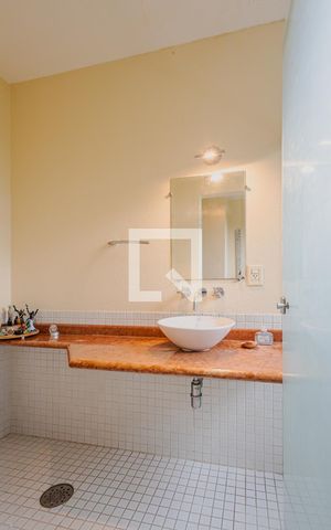Casa à venda com 900m², 7 quartos e 8 vagasBanheiro 3