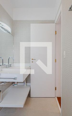 Casa à venda com 900m², 7 quartos e 8 vagasBanheiro da Suíte 1