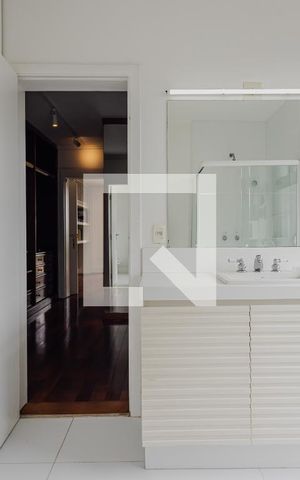 Casa à venda com 900m², 7 quartos e 8 vagasBanheiro da Suíte 2