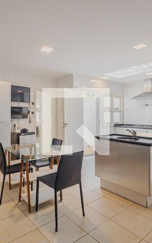 Casa à venda com 900m², 7 quartos e 8 vagasCozinha