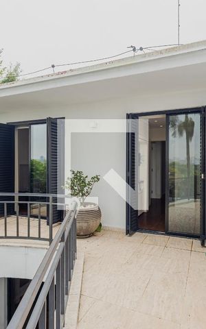 Casa à venda com 900m², 7 quartos e 8 vagasVaranda da Suíte 2