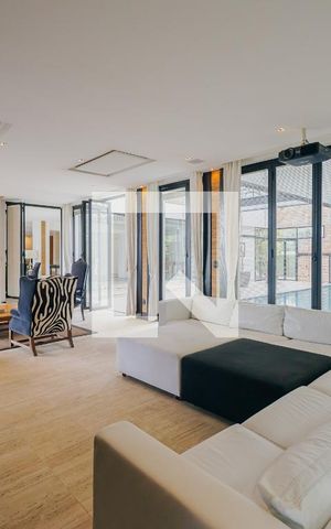 Casa à venda com 900m², 7 quartos e 8 vagasSala de TV