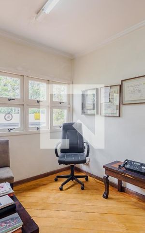 Casa à venda com 900m², 7 quartos e 8 vagasEscritório