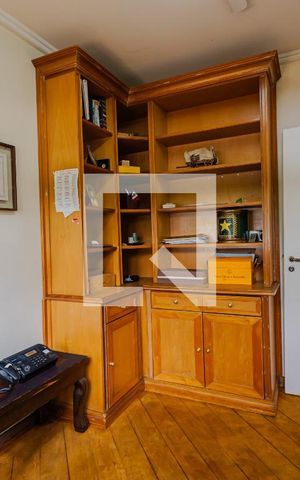 Casa à venda com 900m², 7 quartos e 8 vagasEscritório