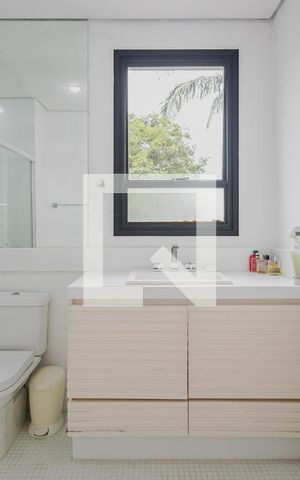Casa à venda com 900m², 7 quartos e 8 vagasBanheiro da Suíte 4