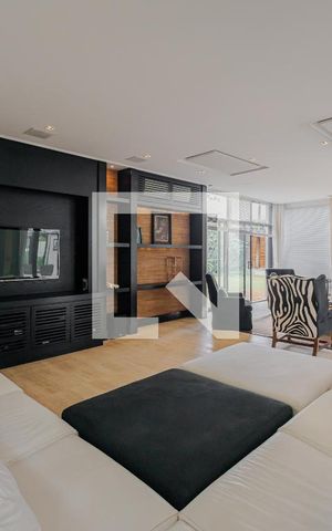 Casa à venda com 900m², 7 quartos e 8 vagasSala de TV