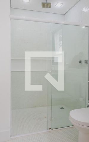 Casa à venda com 900m², 7 quartos e 8 vagasBanheiro da Suíte 4