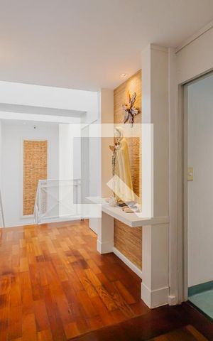 Casa à venda com 900m², 7 quartos e 8 vagasCorredor