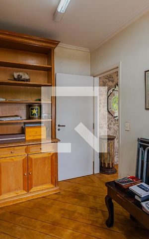 Casa à venda com 900m², 7 quartos e 8 vagasEscritório