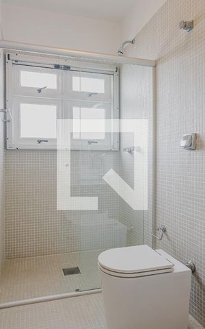 Casa à venda com 900m², 7 quartos e 8 vagasBanheiro da Suíte 1