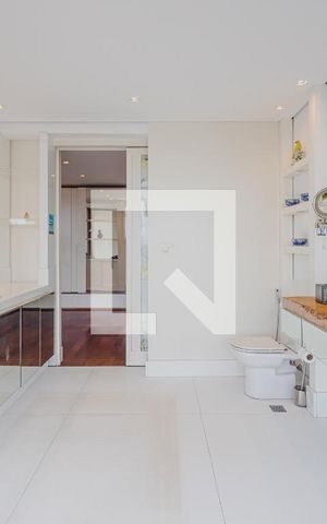 Casa à venda com 900m², 7 quartos e 8 vagasBanheiro da Suíte 3